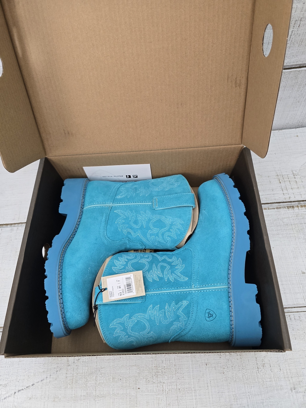 Turquoise Ariat Fatbaby's 🩵 - Picture 2 of 5
